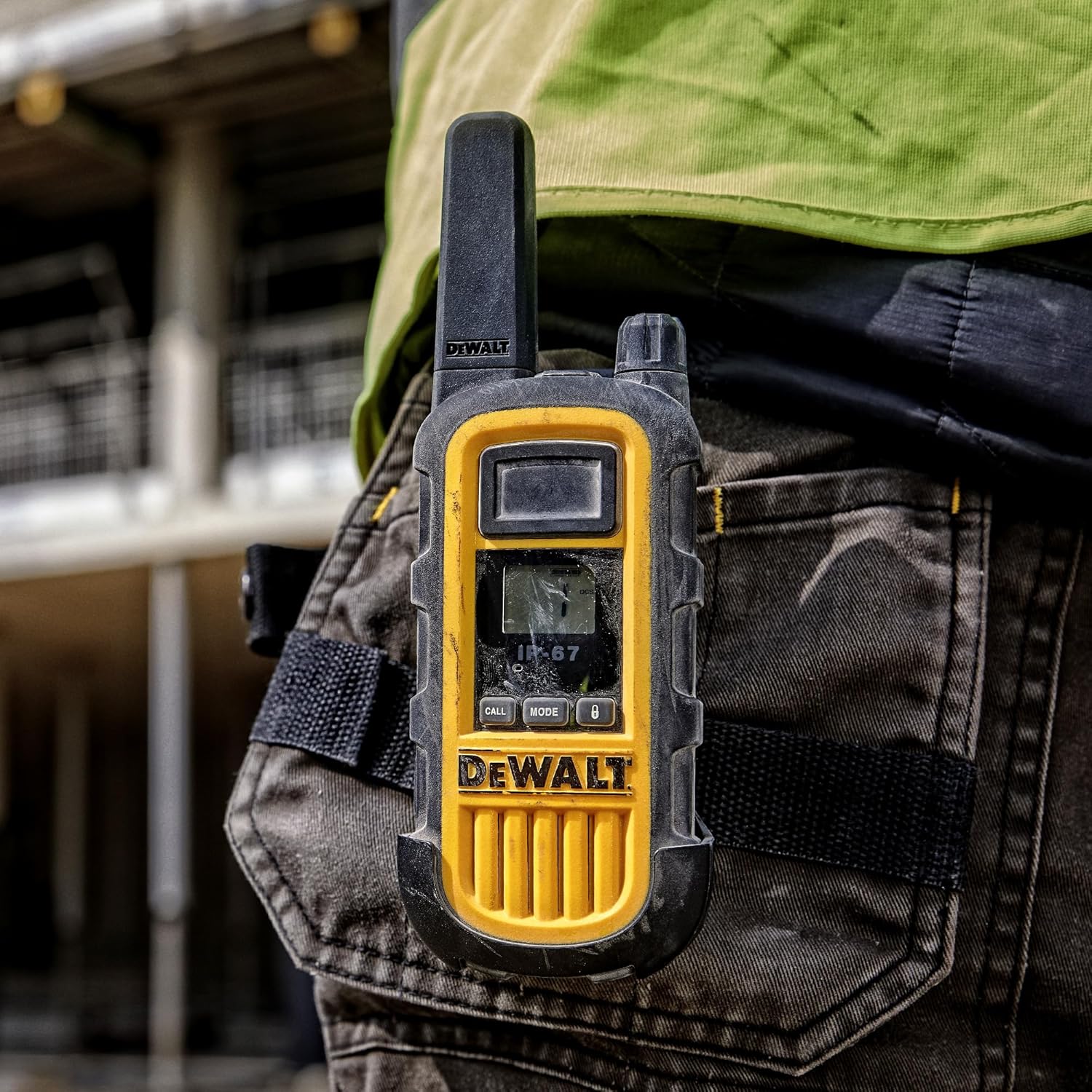DEWALT DXFRS800 2 Watt Heavy Duty Walkie Talkies - Image 17