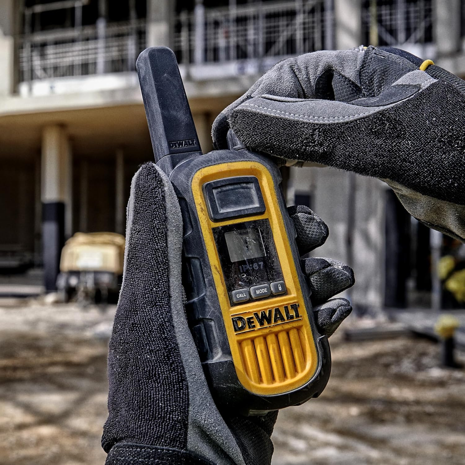 DEWALT DXFRS800 2 Watt Heavy Duty Walkie Talkies - Image 19